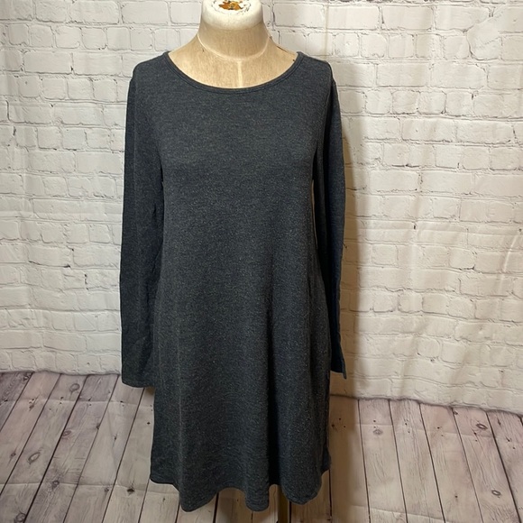 Alya Gray Dress with cross back size small - Picture 4 of 8